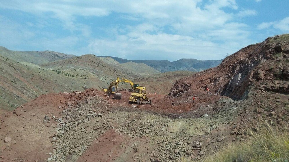 Erzincan Kemah Tuzlaköy Barajında Çalışmalar Devam Ediyor