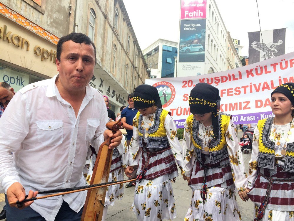 Kemençe, Horon Ve Kuş Dili İle Festivale Davet Ettiler