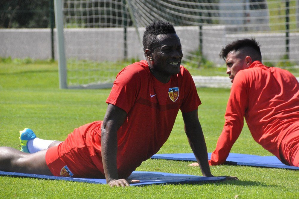 Asamoah Gyan, Antrenmanlara Katıldı