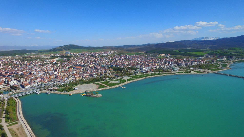 Beyşehir’in En Büyük Parkına Yürüyüş Yolu