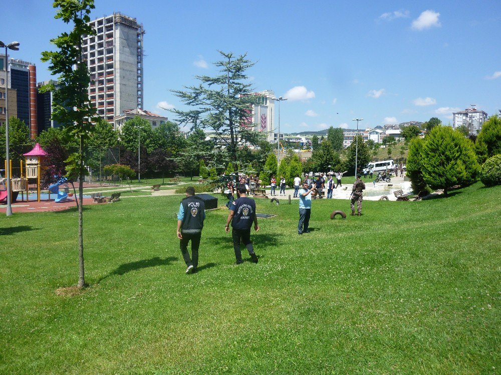 Maltepe’de Parklar Ve Kıraathanelere Polis Baskını