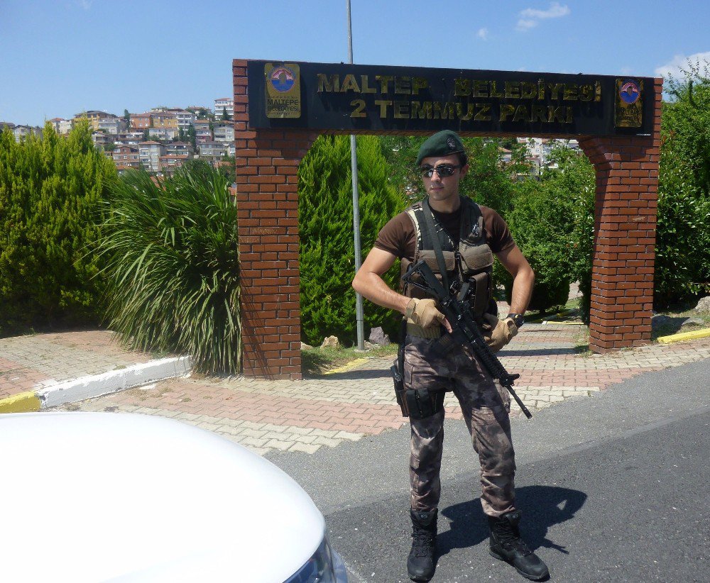 Maltepe’de Parklar Ve Kıraathanelere Polis Baskını