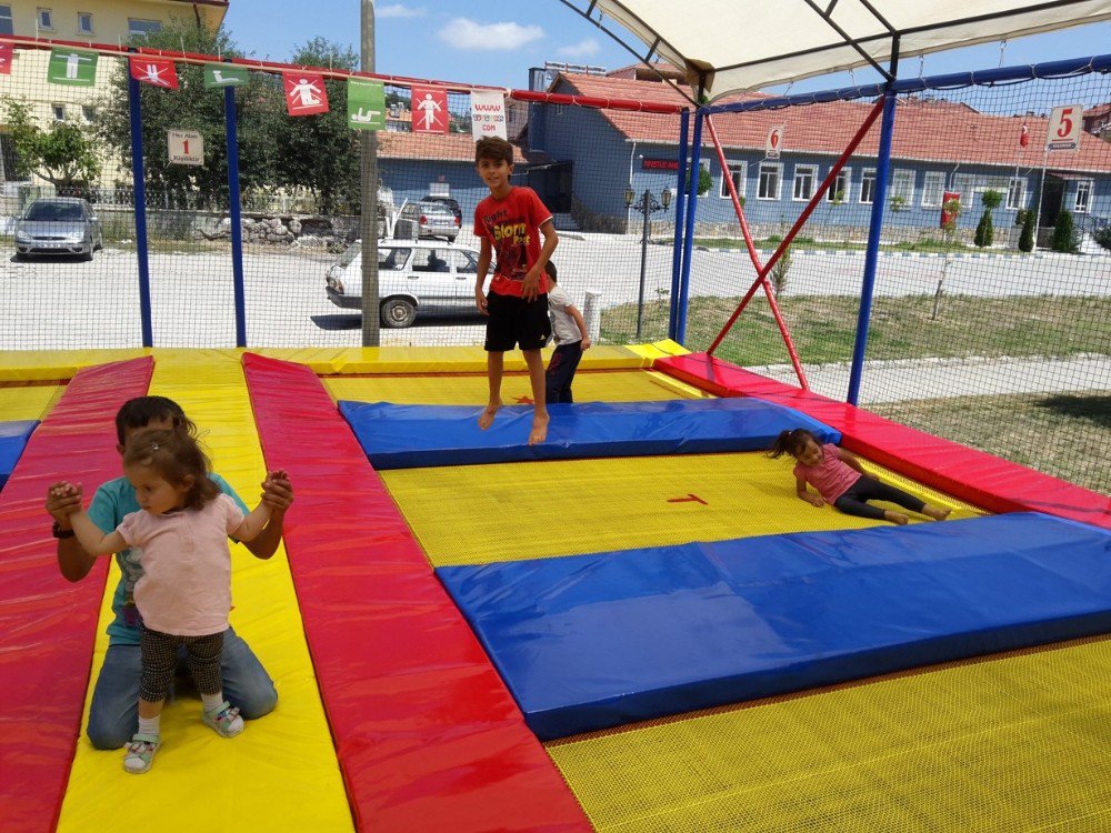 Çocukların Trambolin Keyfi