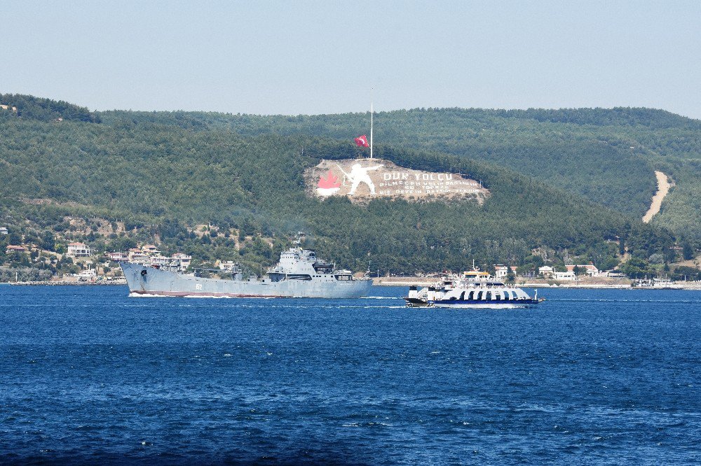 Rus Çıkarma Gemisi Boğazdan Geçti