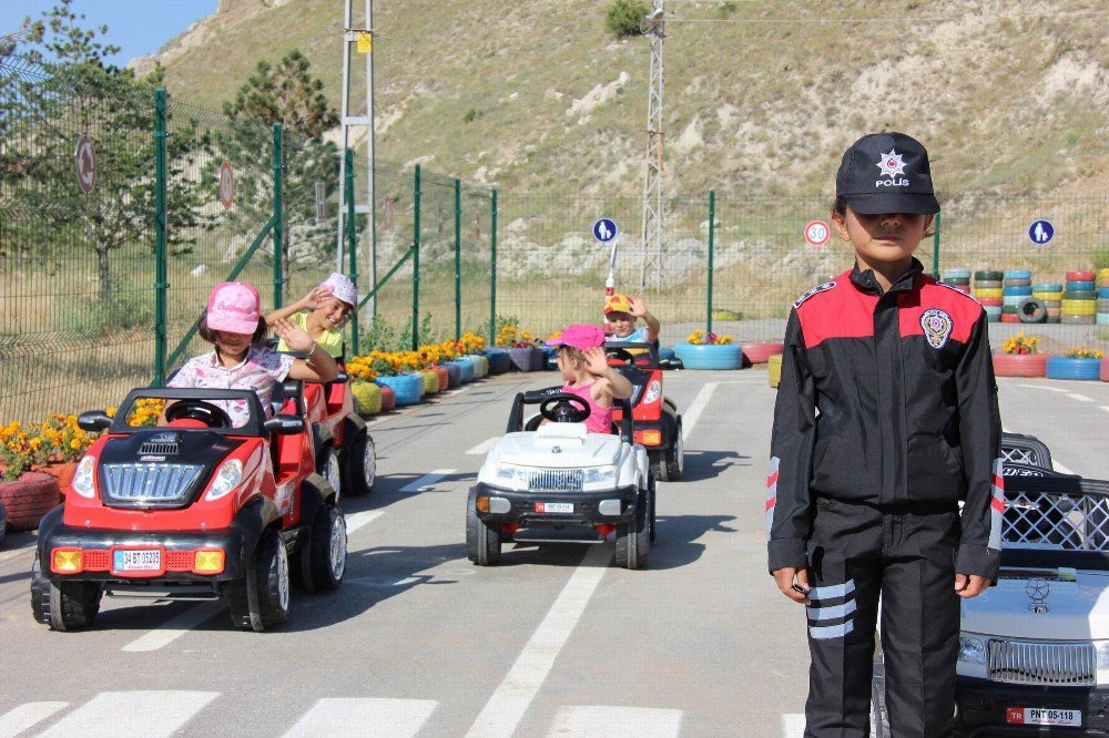 Sevgi Evlerinde Kalan Çocuklara Eğlenceli Trafik Eğitimi