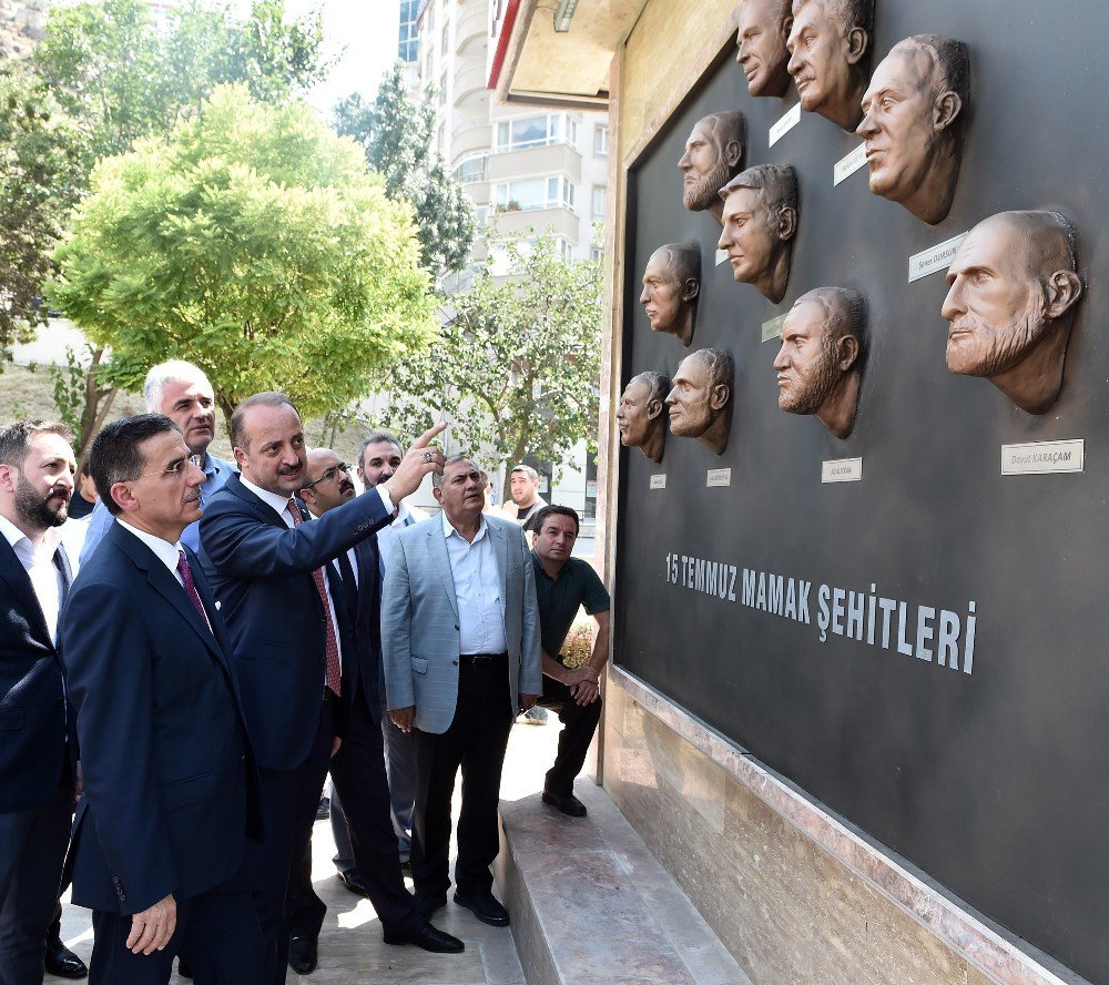 Vali Topaca 15 Temmuz Şehitleri Anıtı’nı Gezdi