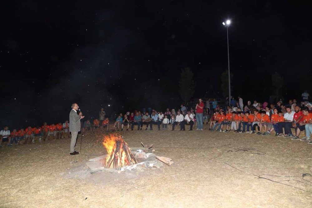 Kamptaki Ateş Gösterisi Nefes Kesti