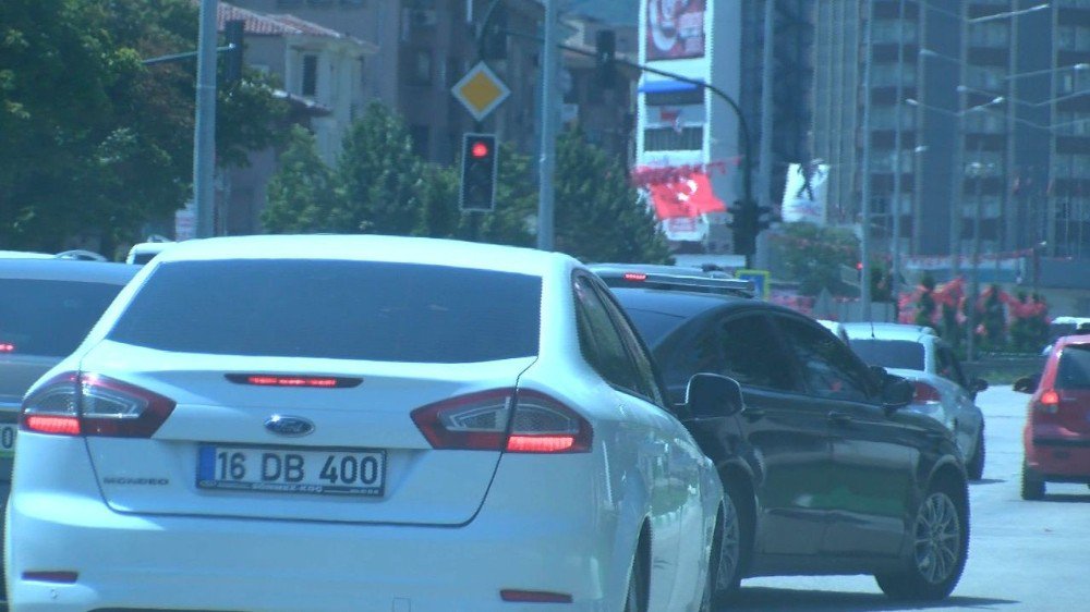 Başbakan Yardımcısı Çavuşoğlu Talimat Verdi, Şoförü Ve Eskortlar Trafik Kurallarına Uydu