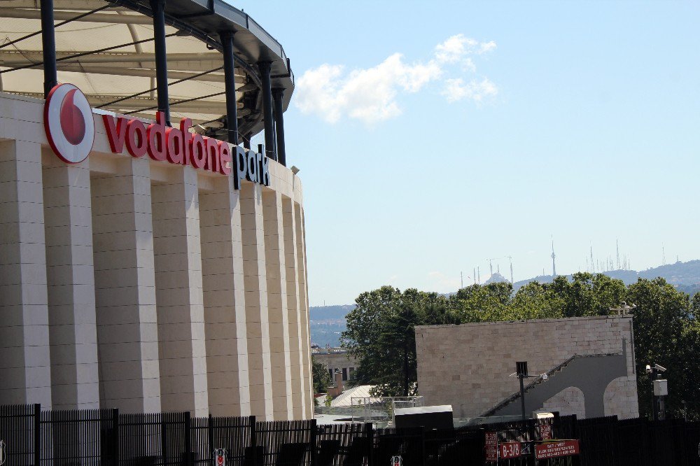 ‘Vodafone Arena’da İsim Değişikliği Sonrası Tabela Da Değişti