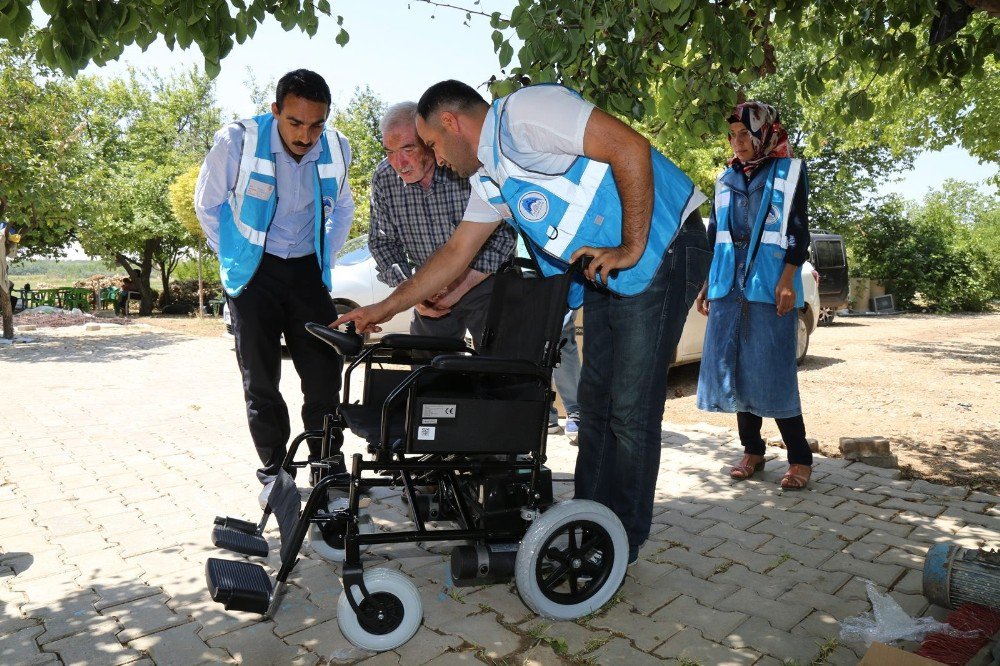 Ekinci’den Bedensel Engelli Gence Akülü Sandalye