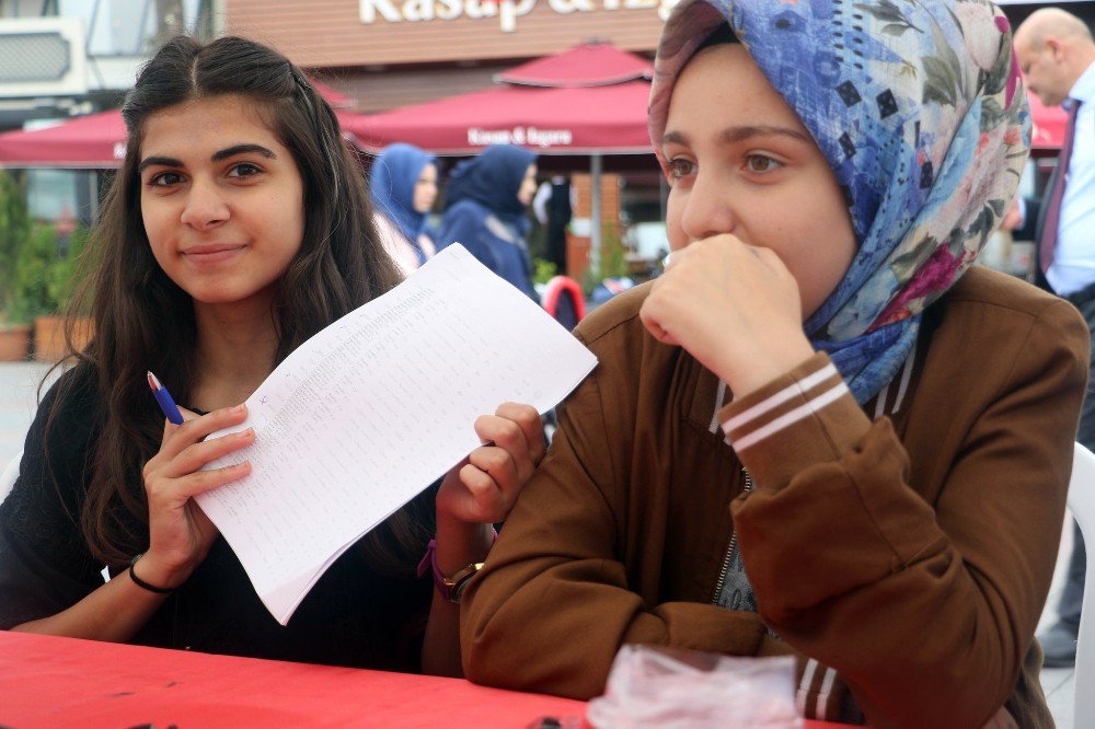 Simurg Tercih Çadırları Öğrencileri Bekliyor