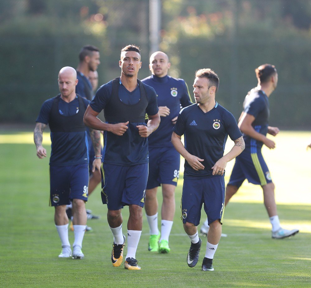 Fenerbahçe’de Isla, İlk Antrenmanına Çıktı