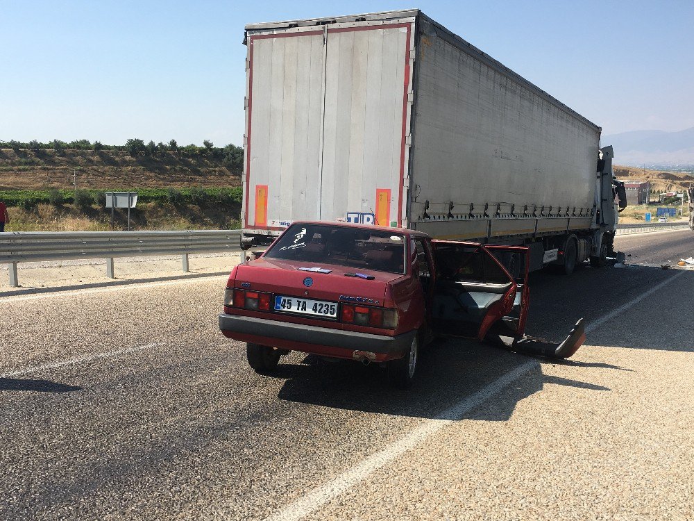 Manisa’da Zincirleme Trafik Kazası: 4 Yaralı