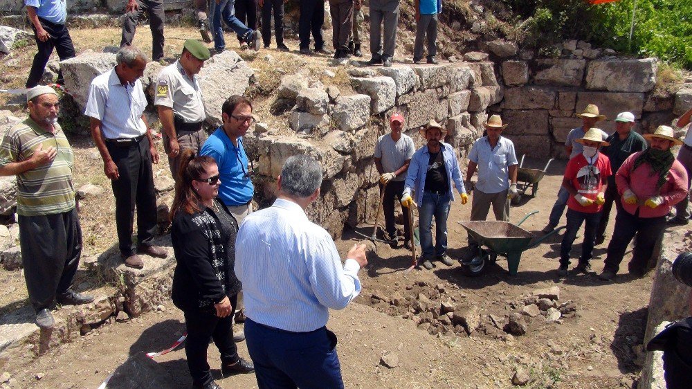 Uzuncaburç Amfi Tiyatro’da Kazı Çalışmaları Başladı