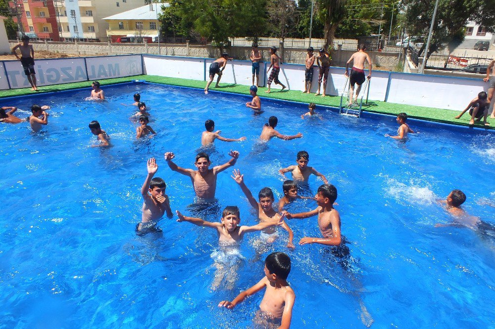 Kayyumdan Çocuklar İçin Yüzme Havuzu