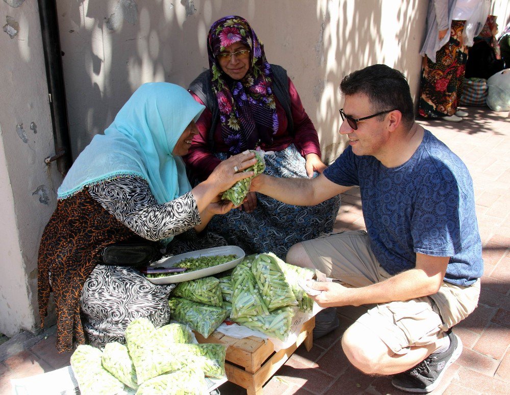 Sokakta Bamya Satışları Başladı