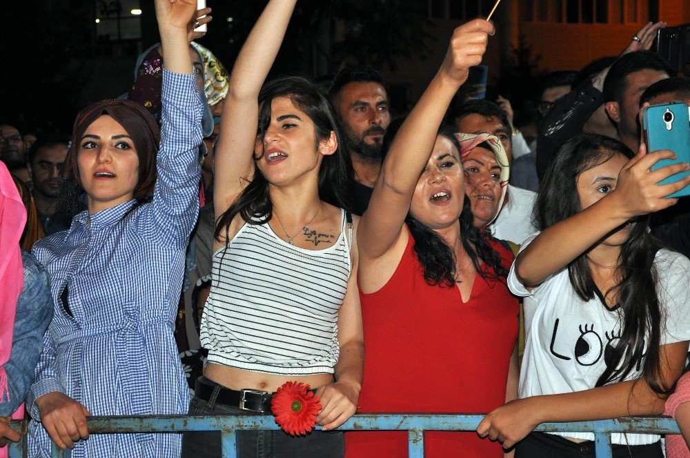 Sorgun 9. Gurbetçiler Şöleni’nde Alişan Sahne Aldı