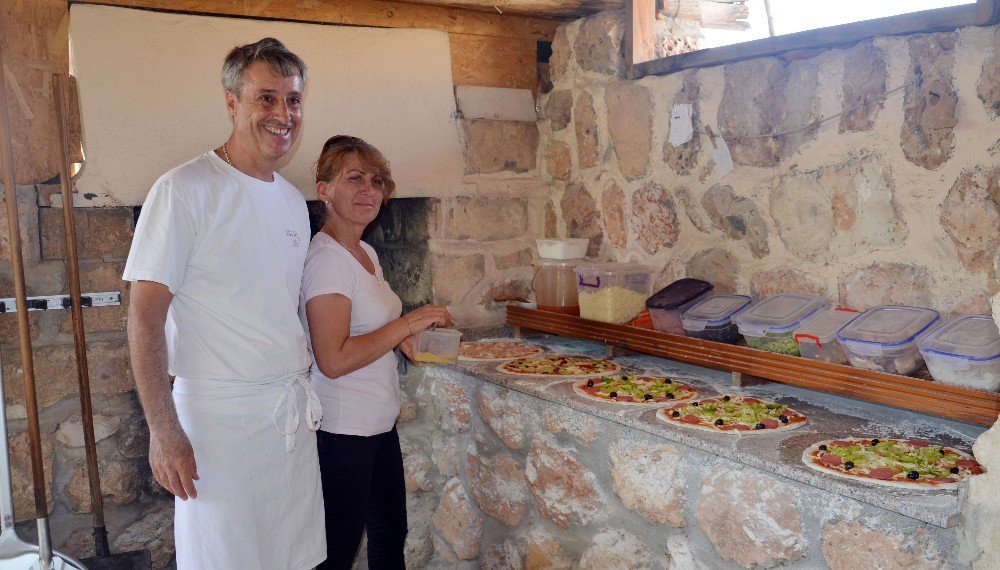 Terörden Kaçtığı Memleketine 30 Yıl Sonra Pizzacı Olarak Döndü