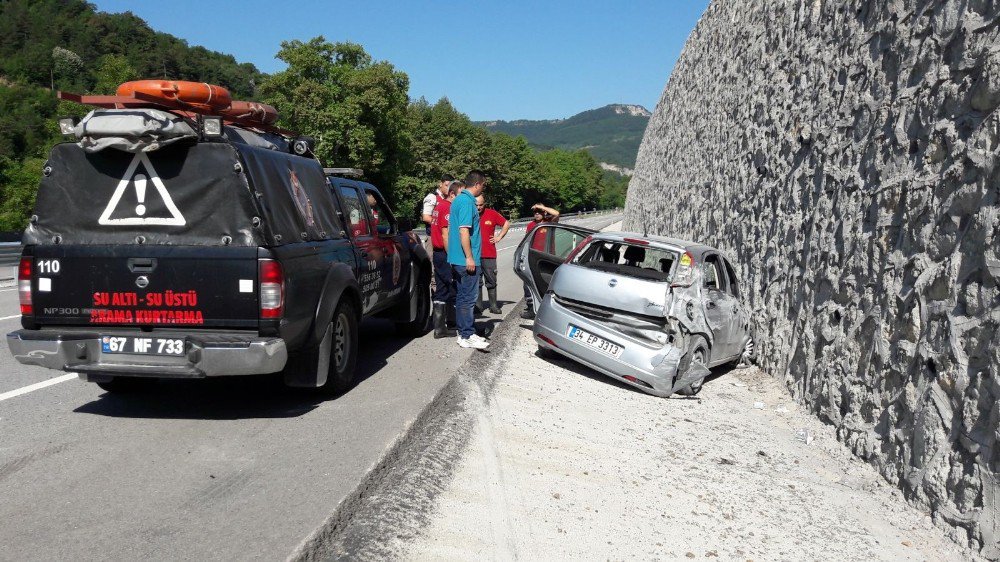 Araç İçerisinde Sıkıştılar: 4 Yaralı