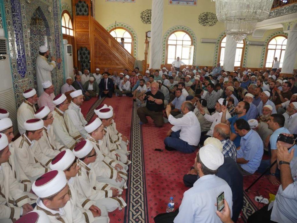 Hafızlık Eğitimini Tamamlayan Öğrencilere Mezuniyet Belgeleri Verildi