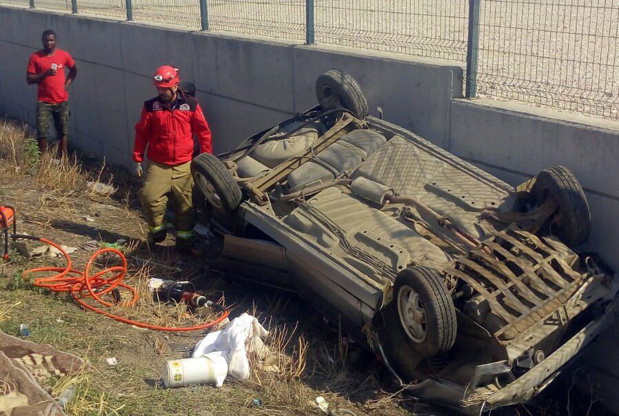 Taklalar Atan Otomobilden Sağ Kurtuldular