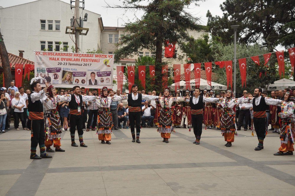 Festival Renkli Görüntülere Sahne Oluyor