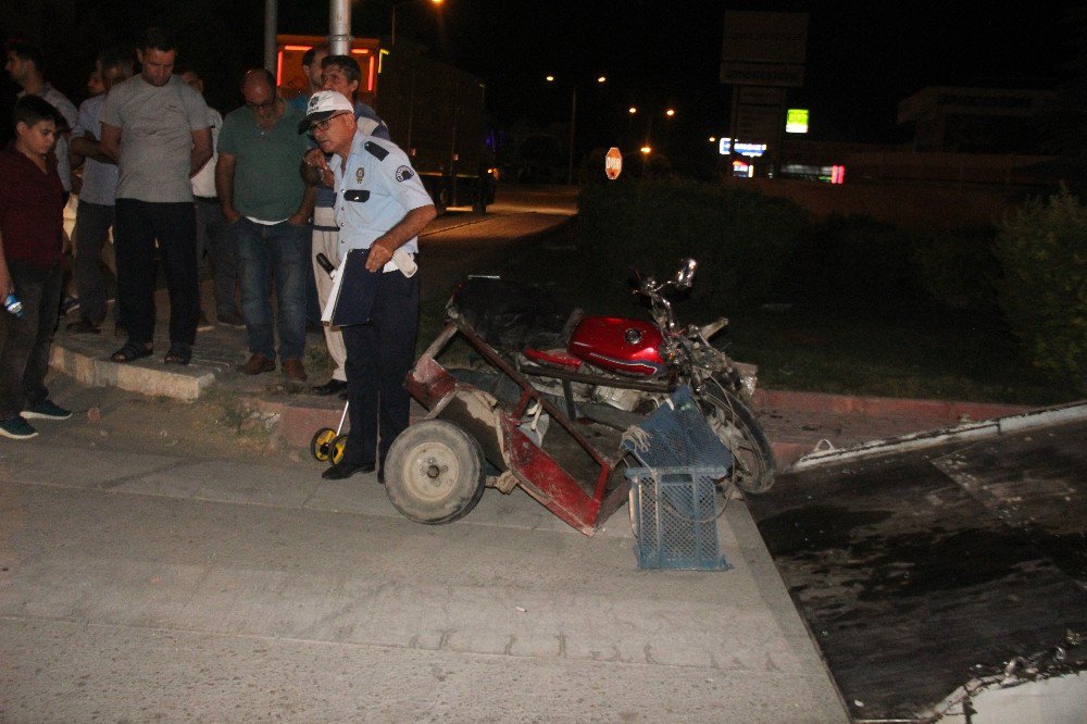 Tırla Motosiklet Çarpıştı : 1 Yaralı