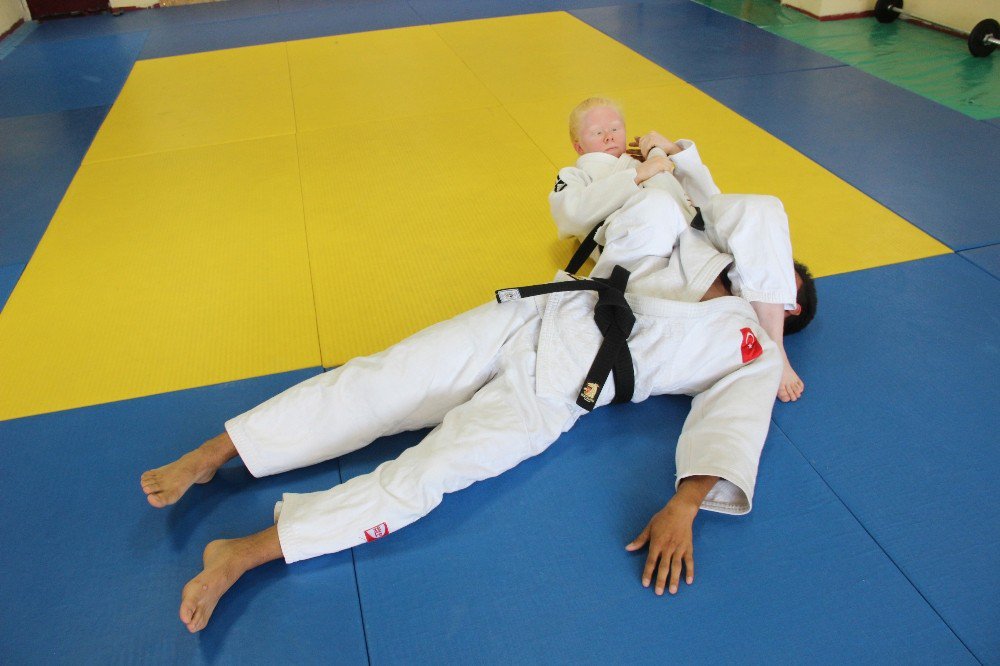 Albino Hastası Judocu Cahide’nin Hedefi Gençlik Olimpiyatlarında Altın Madalya