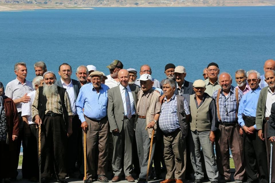 Çolakbayrakdar, "Geleceğe Köprü Vazifesi Gören Yaşlılarımızın Her Zaman Yanındayız"