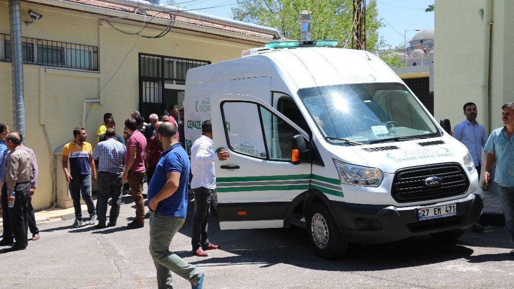 Şakalaştıkları Silahla Vurulan Gencin Cenazesi Ailesine Teslim Edildi