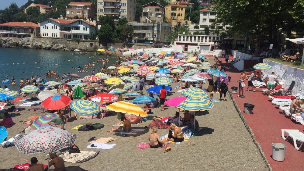 Hava Sıcaklığı 28 Dereceyi Geçti, Plajlar Doldu Taştı