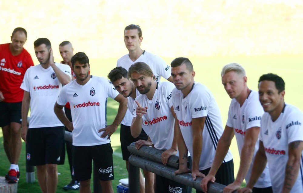 Beşiktaş, Salonda Çalıştı