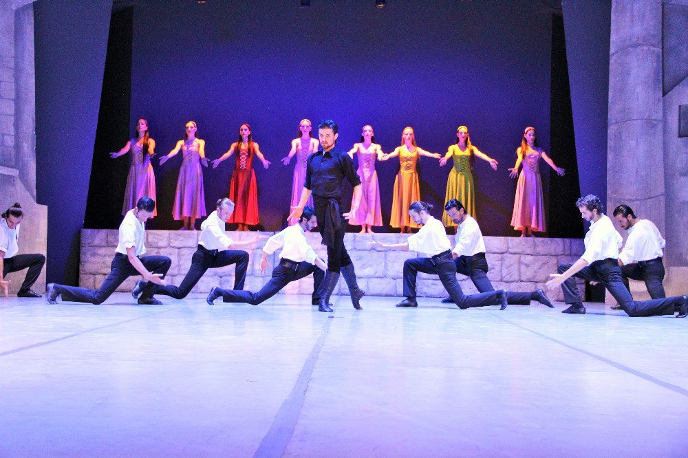 15. Uluslararası Bodrum Bale Festivali “Zorba” İsimli Gösteriyle Başladı