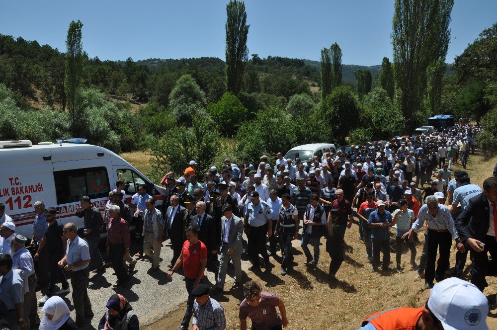 Şehit Polis Memuru Toprağa Verildi