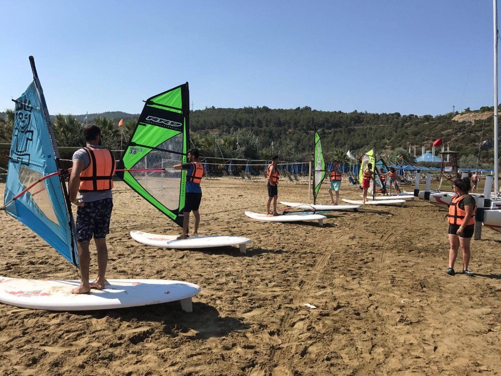 İnönü Üniversitesi Öğrencileri Kuşadası’nda Su Sporları Eğitimi Aldı