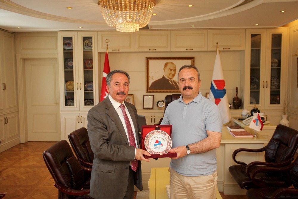 Giresun Üniversitesi Rektörü Coşkun’dan Rektör Karabulut’a Ziyaret