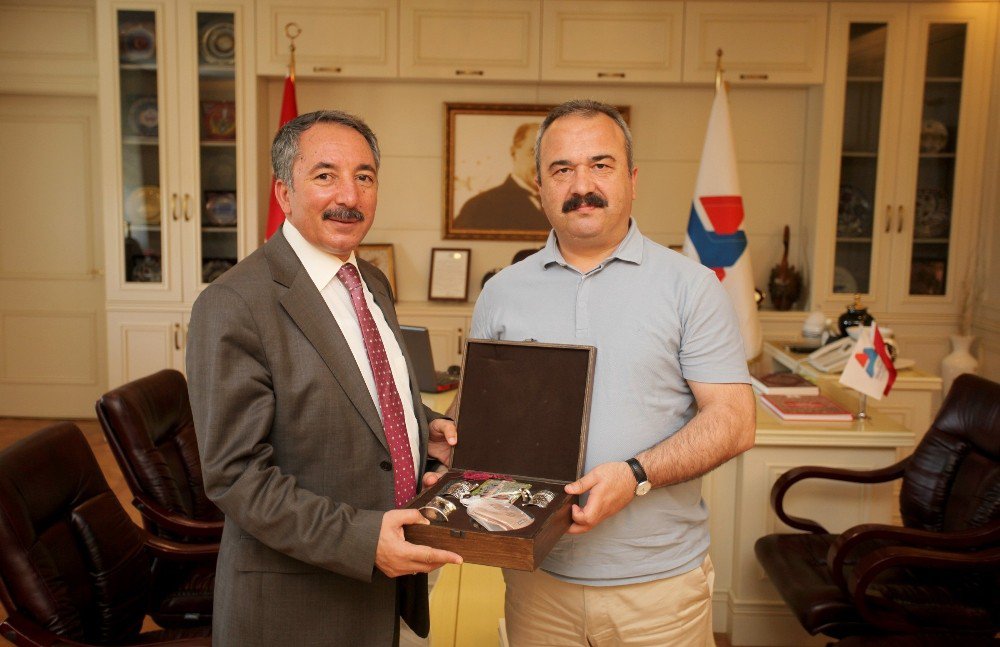 Giresun Üniversitesi Rektörü Coşkun’dan Rektör Karabulut’a Ziyaret