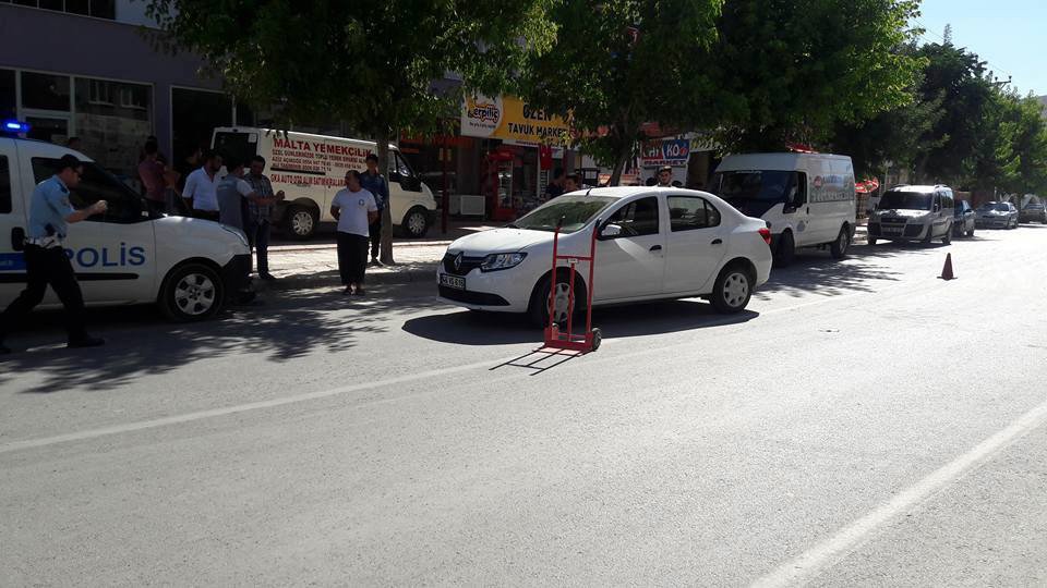 Otomobilin Çocuğa Çarptığı Anlar Kamerada