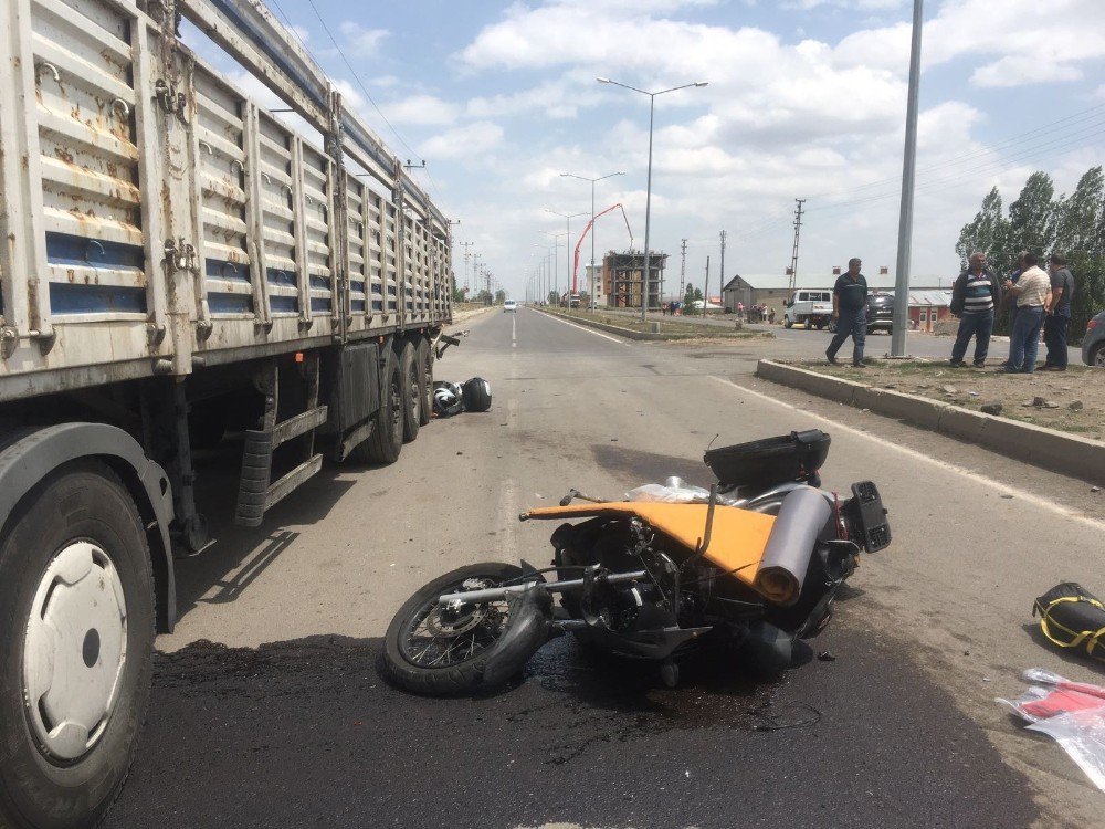 Motosikletiyle Tıra Çarpan Ukraynalı Sürücü Öldü