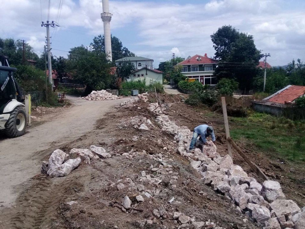 Demirciler Köyü’ne Taş Duvar Örüldü