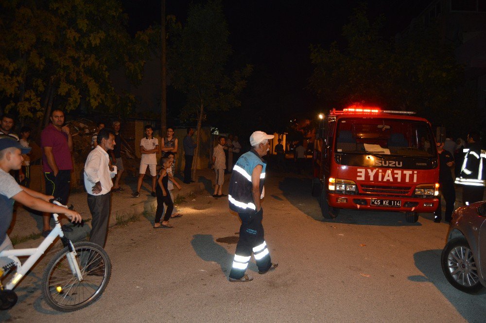 Manisa’da Ardı Ardına Yaşanan Patlama Sesleri Mahalleliyi Ayağa Kaldırdı