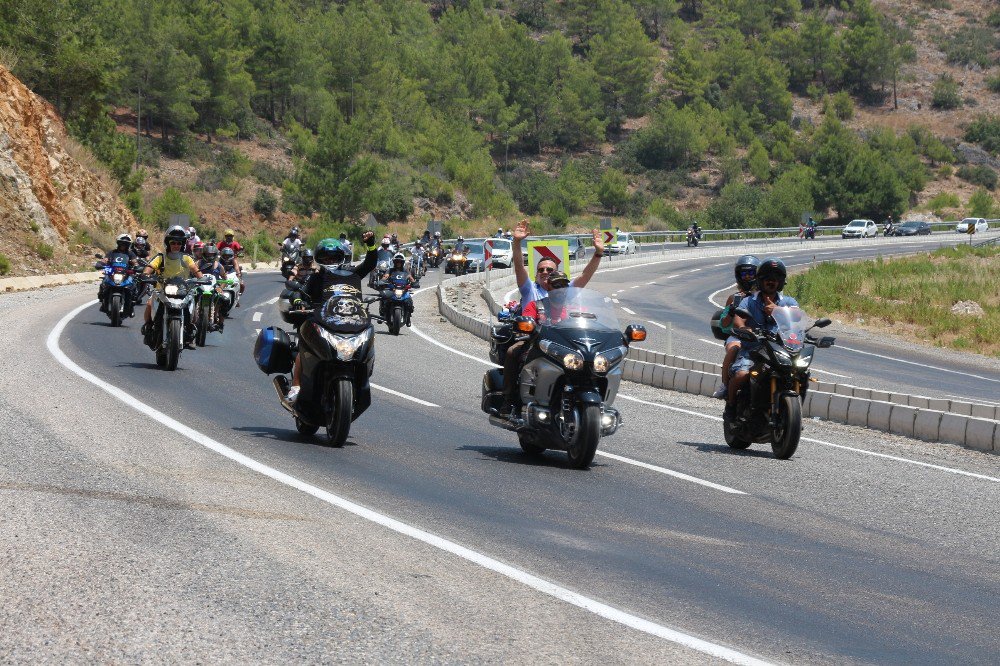 Motosiklet Tutkunları Aydıncık’ta Buluştu