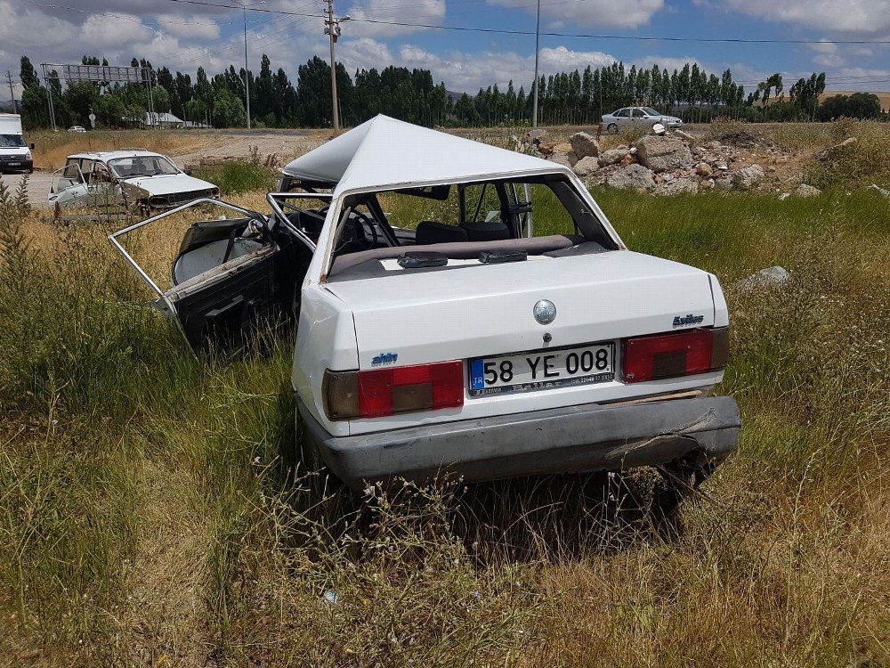 Sivas’ta Askeri Araç İle Otomobil Çarpıştı: 1 Ölü, 4 Yaralı