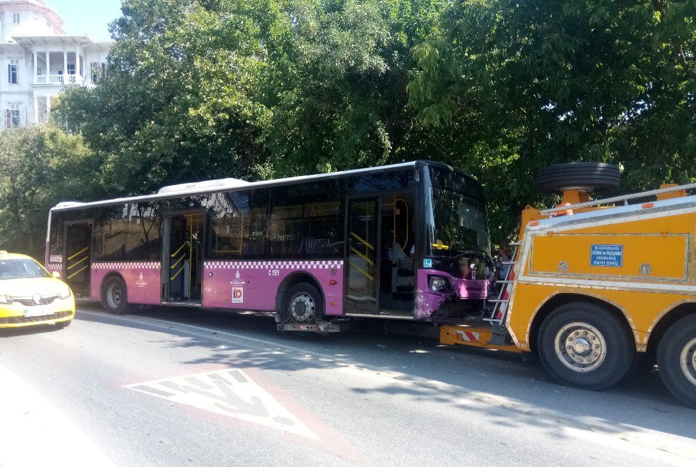 Üsküdar’da Freni Boşalan Otobüs 10 Araca Çarptı: 11 Yaralı