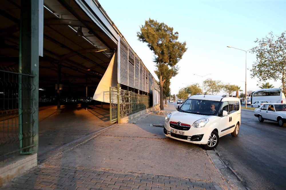 Bostanlı Pazar Yeri Ücretsiz Otopark Oldu