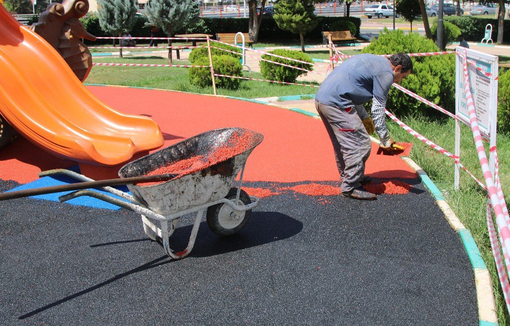 Haliliye’deki Parklarda Yenileme Çalışmaları