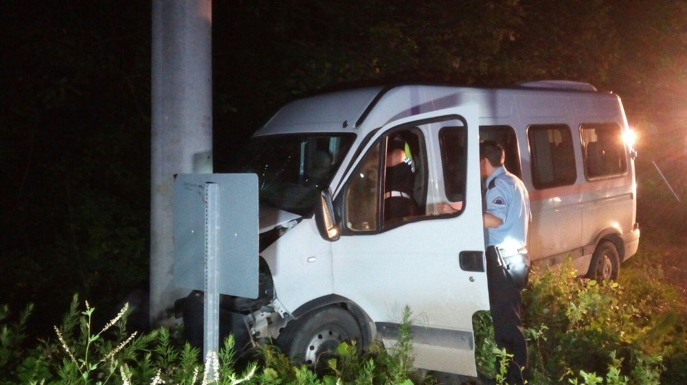 Kur’an Kursu Öğrencilerini Taşıyan Servisin Freni Patladı: 15 Yaralı