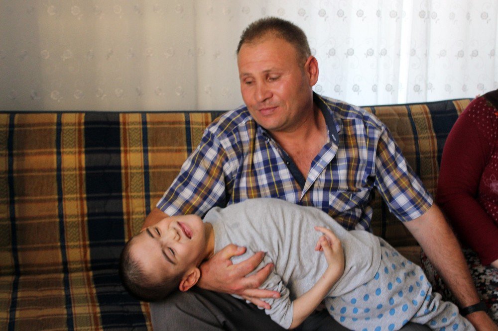 Serebral Palsi Hastası Oğlu İçin Yardım Bekliyor