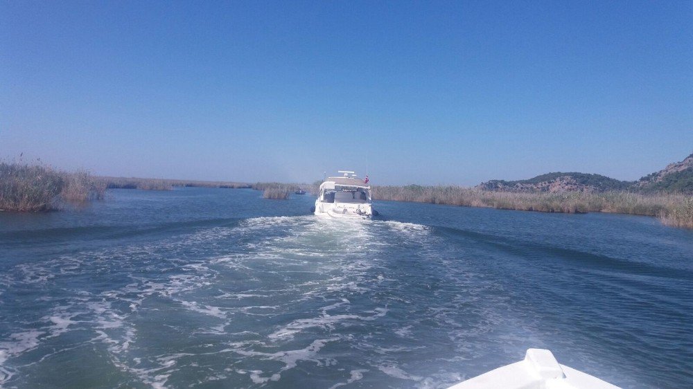 Dalyan Kanalındaki Motoryat Tepki Çekti