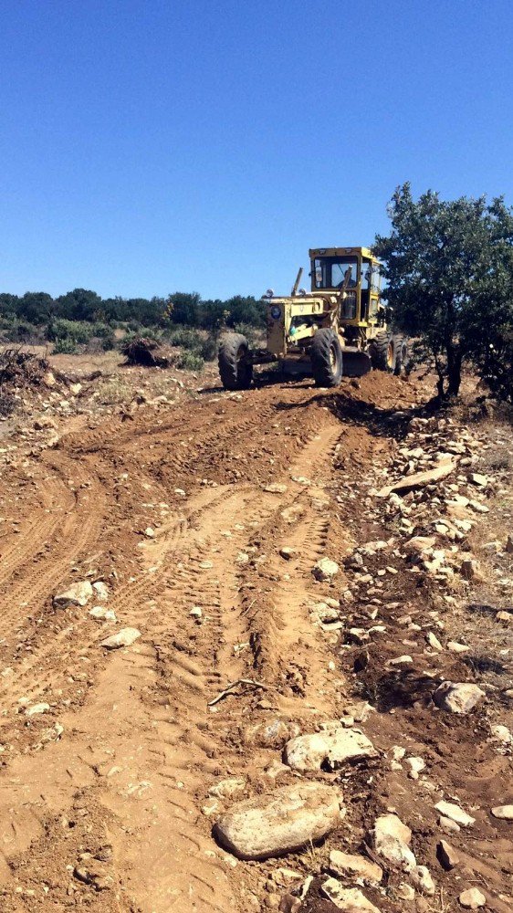 Salihli’de Arazi Yolları Yenileniyor